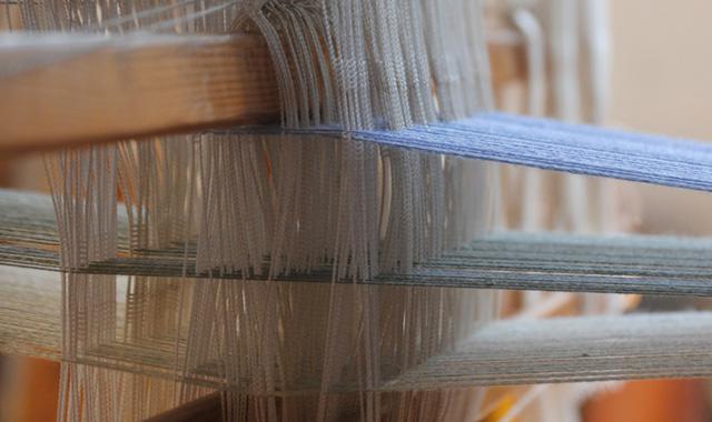 Del fil al teixit: muntar un teler